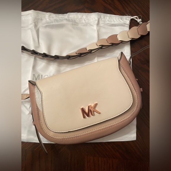 Micheal Kors Jolene Small Saddle Crossbody Bag! - Picture 3 of 4